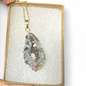 ‎Agate Geode Slice Necklace